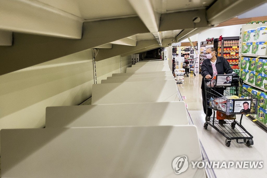미국 슈퍼마켓의 빈 진열장
