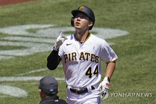 Pirates' Park Hoy-jun called up to majors, thrown out at home in extra  innings