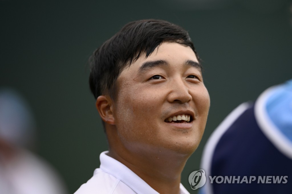In this Associated Press file photo from Aug. 21, 2022, Lee Kyoung-hoon of South Korea smiles after finishing the final round of the BMW Championship at Wilmington Country Club in Wilmington, Delaware. (Yonhap)