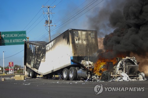 불 타는 화물차…전쟁 같던 '엘 차포' 아들 체포 작전 흔적