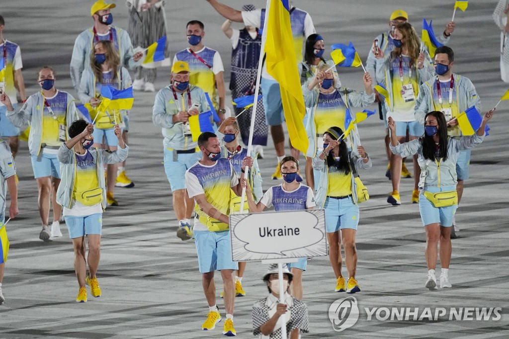 2020 도쿄올림픽 개회식에 입장하는 우크라이나 선수들 