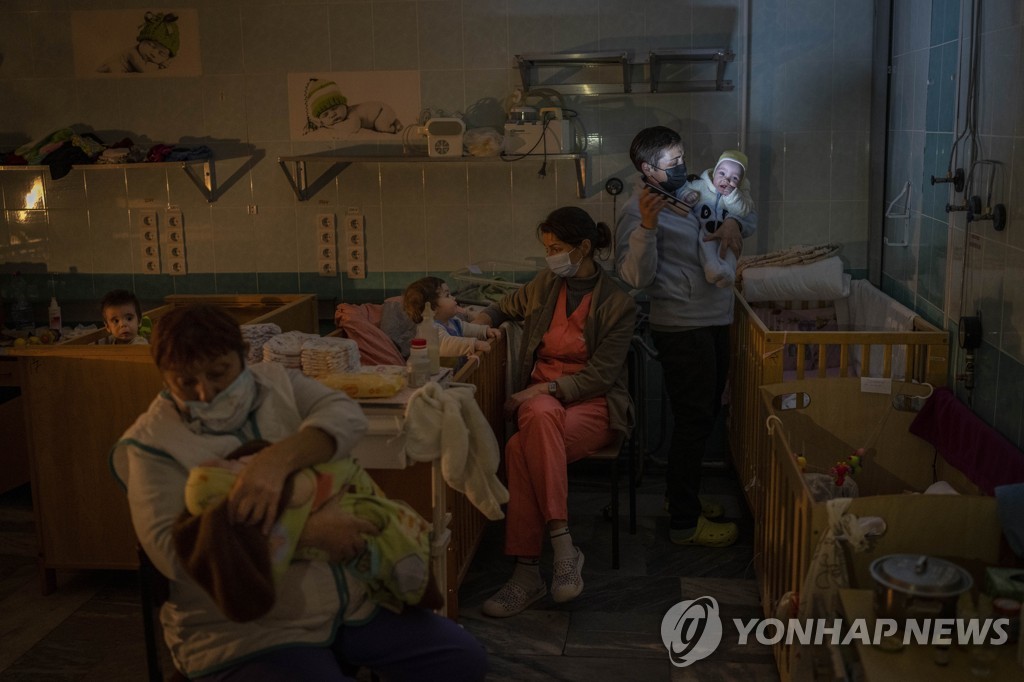 부모를 잃은 우크라이나 아이들