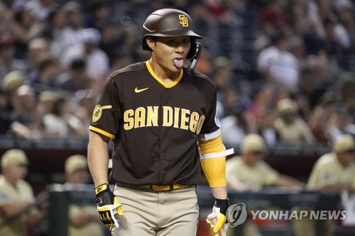 MLB 김하성 5경기 연속 침묵…경기 후반 대타로 교체