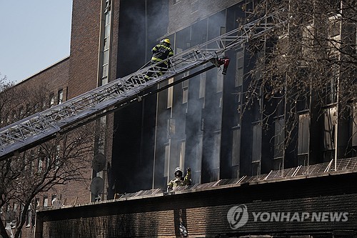 남아공 요하네스버그 화재 사망자 70명 넘어서