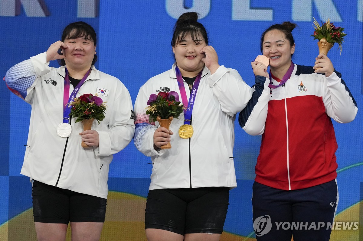 (Asiad) S. Korean weightlifting champion hopes to see injured rival ...