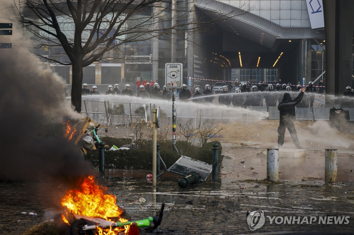 브뤼셀 도심서 '농민 시위' 경찰과 충돌