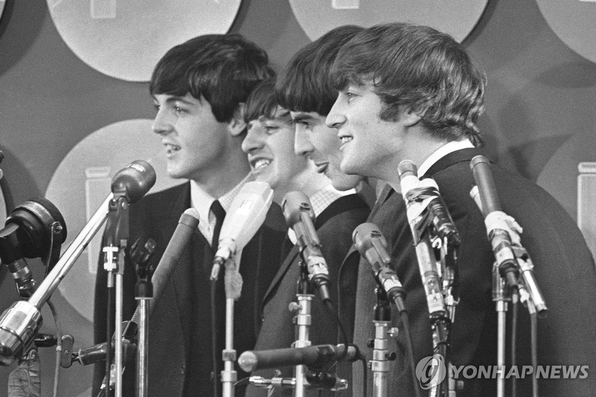 1964년 미국 뉴욕에서 열린 비틀스 기자회견 모습