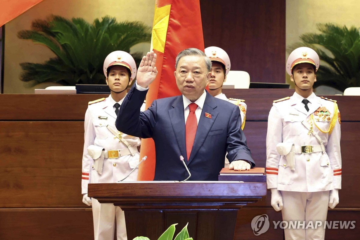 '공안통' 또 럼 베트남 국가주석