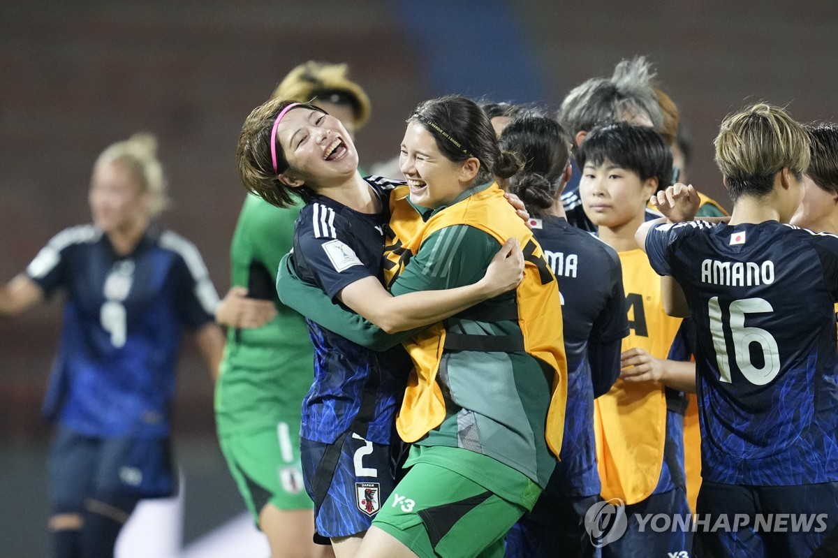 기뻐하는 일본 U-20 여자 축구대표팀