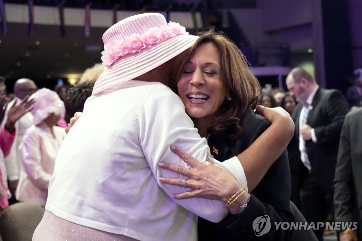 흑인 교회 예배에 참석한 해리스 미국 부통령