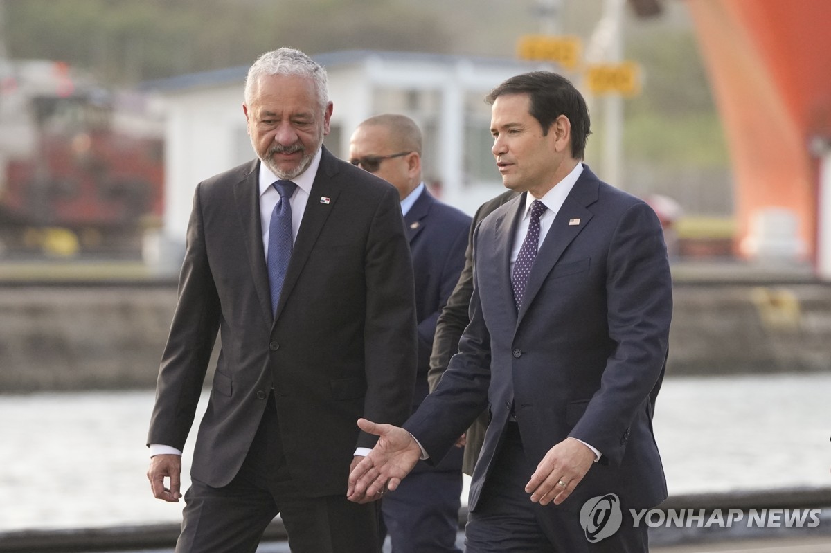 파나마운하를 방문한 마코 루비오 미국 국무장관(우측)