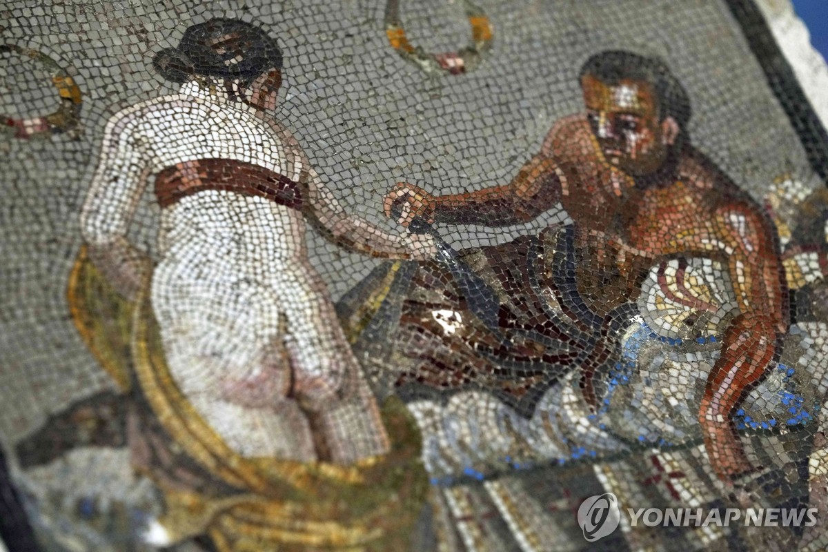 '폼페이의 저주' 통했나…나치 약탈 모자이크 80년만의…