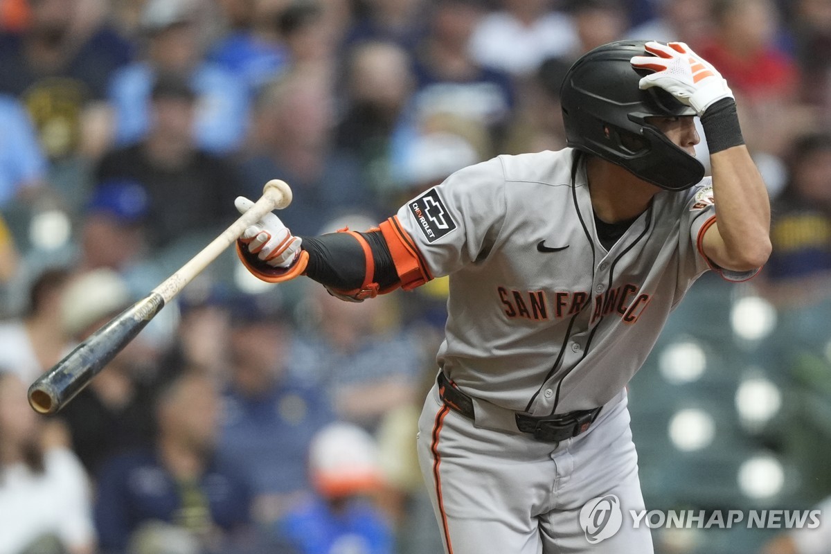 샌프란시스코 이정후, MLB 다승 1위 페랄타 공략해 중전 안타