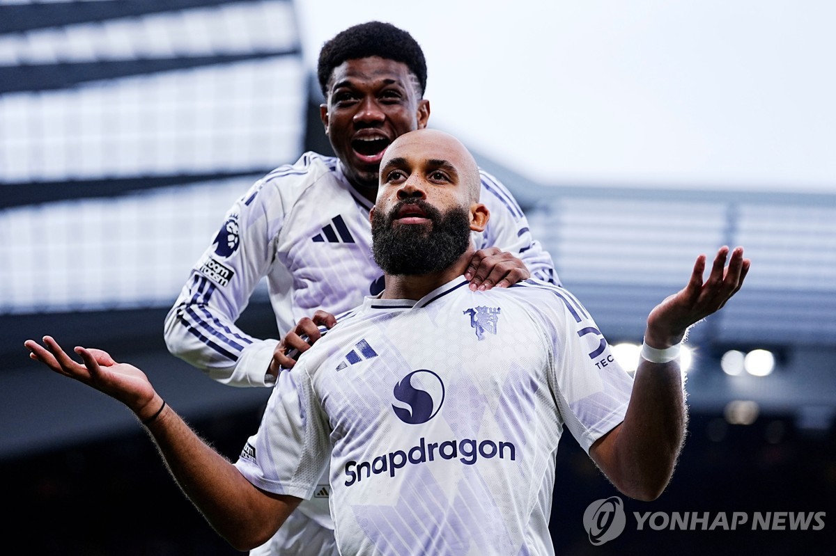 맨유, 리버풀 잡고 아모링 체제 첫 연승…9년만에 안필드서 승리