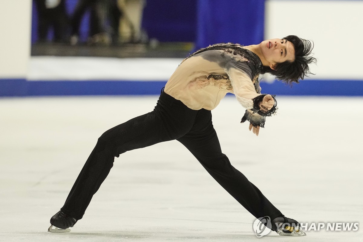 연기 펼치는 차준환