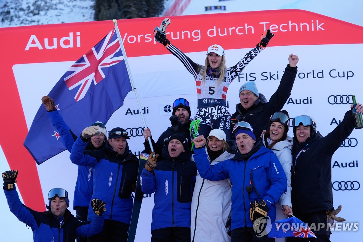 앨리스 로빈슨(맨 위)