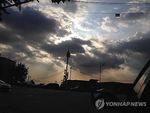 [내일날씨] 전국 흐리고 남부 빗방울…서울 낮 최고 28도