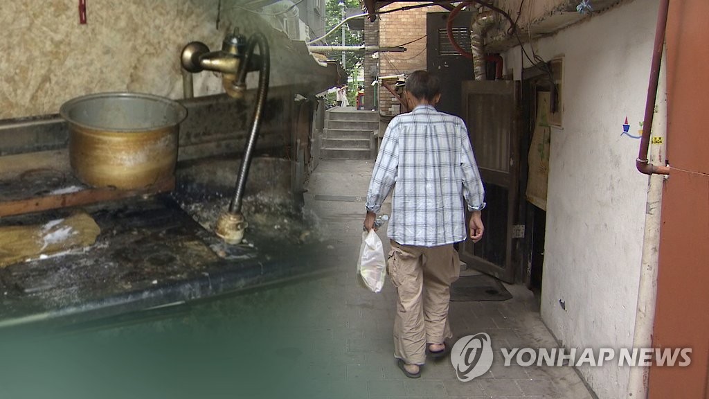 '쓰레기더미'서 숙식…'자기방임' 노인 4년새 3배↑(CG)