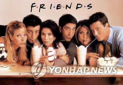 La imagen, proporcionada por la emisora estadounidense NBC, muestra un póster de la serie "Friends". (Prohibida su reventa y archivo) 