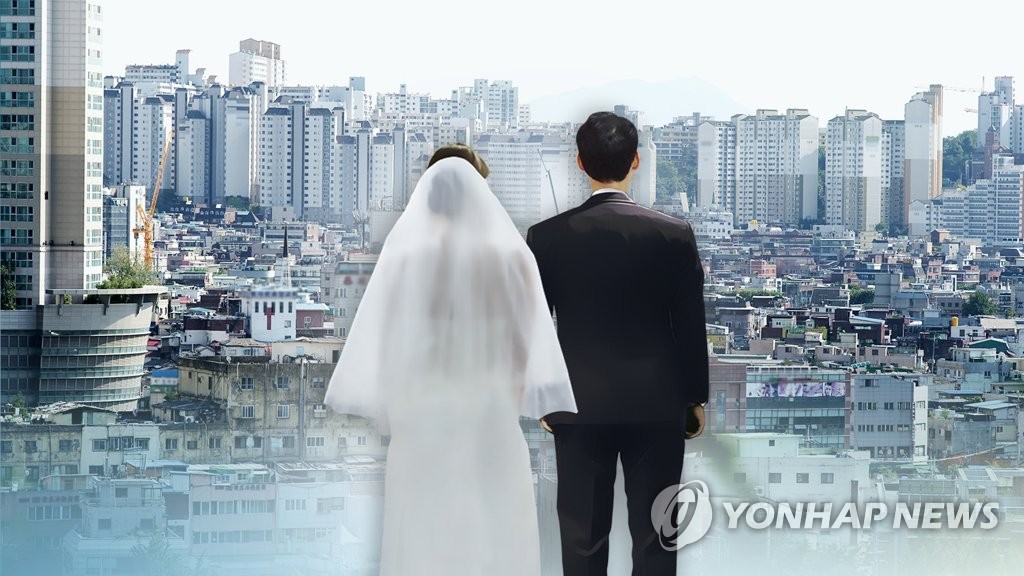 韓国の昨年の婚姻件数は１９７４年以来の低水準となった（コラージュ）＝（聯合ニュースＴＶ）