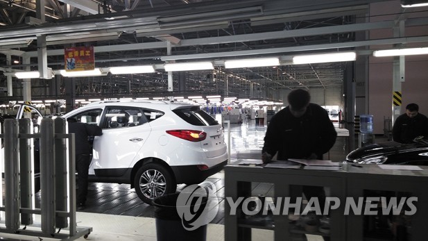 This undated file photo, provided by a Yonhap reader, shows the production line of Hyundai Motor Co. in Beijing. (PHOTO NOT FOR SALE) (Yonahp)
