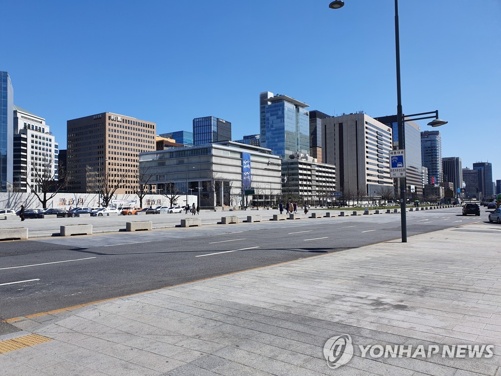 Place de Gwanghwamun déserte 