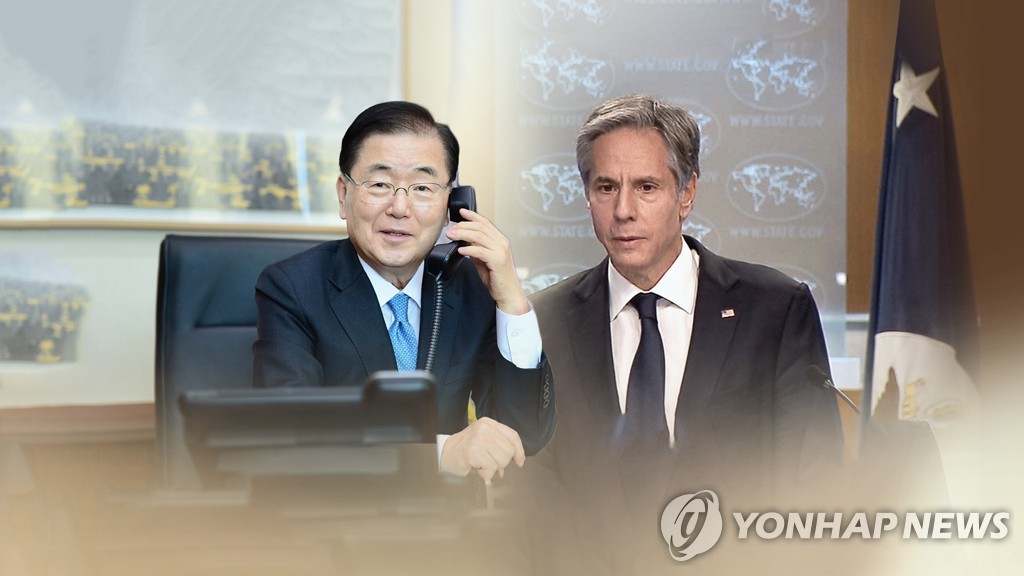 La imagen, proporcionada por la Televisión de Noticias Yonhap, muestra a Chung Eui-yong (izda.), el ministro de Asuntos Exteriores surcoreano, y Antony Blinken, el secretario de Estado de Estados Unidos. (Prohibida su reventa y archivo)