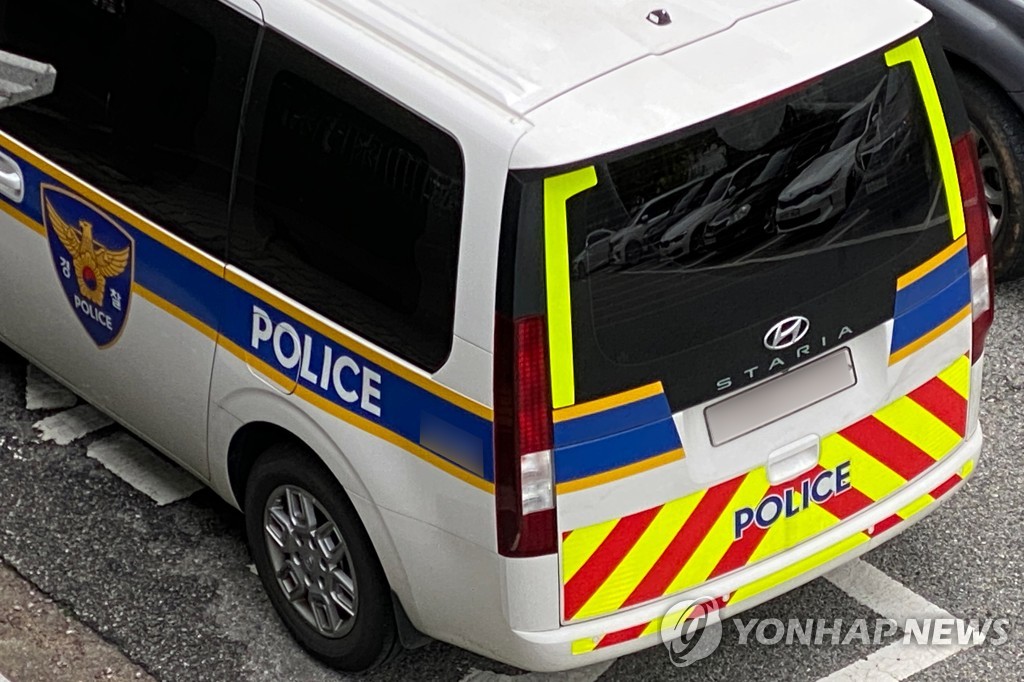 공주 고속도로 사고수습 중인 소방차 추돌…외제차 운전자 숨져