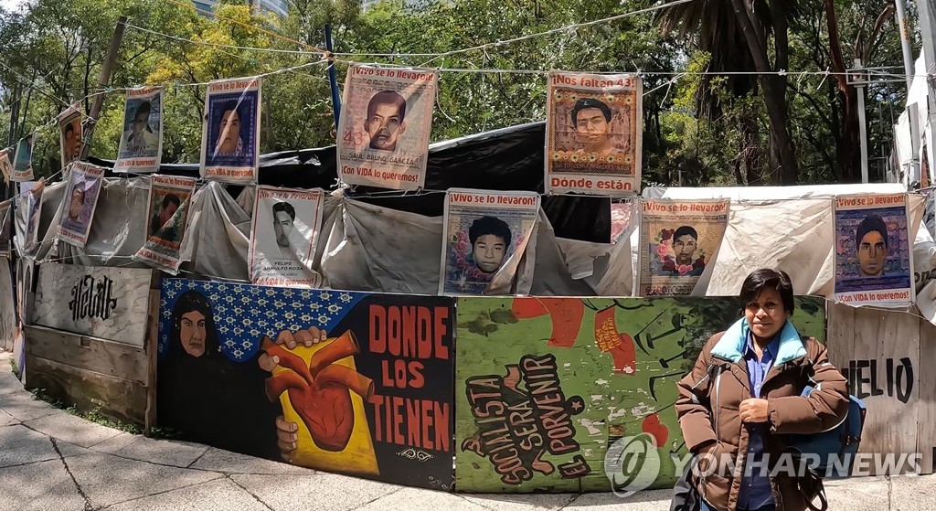 멕시코 아요치나파 실종 사건 가족 천막 캠프