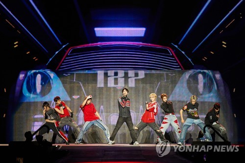 La foto de archivo sin fechar, proporcionada por SM Entertainment, muestra al grupo masculino de K-pop NCT 127. (Prohibida su reventa y archivo)