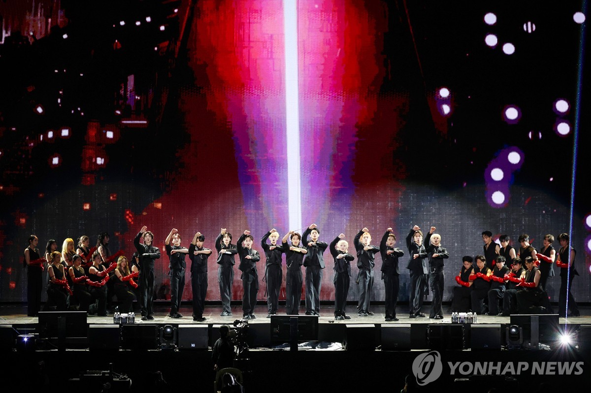 세븐틴 서울월드컵경기장 콘서트 '팔로우 어게인 투 서울'