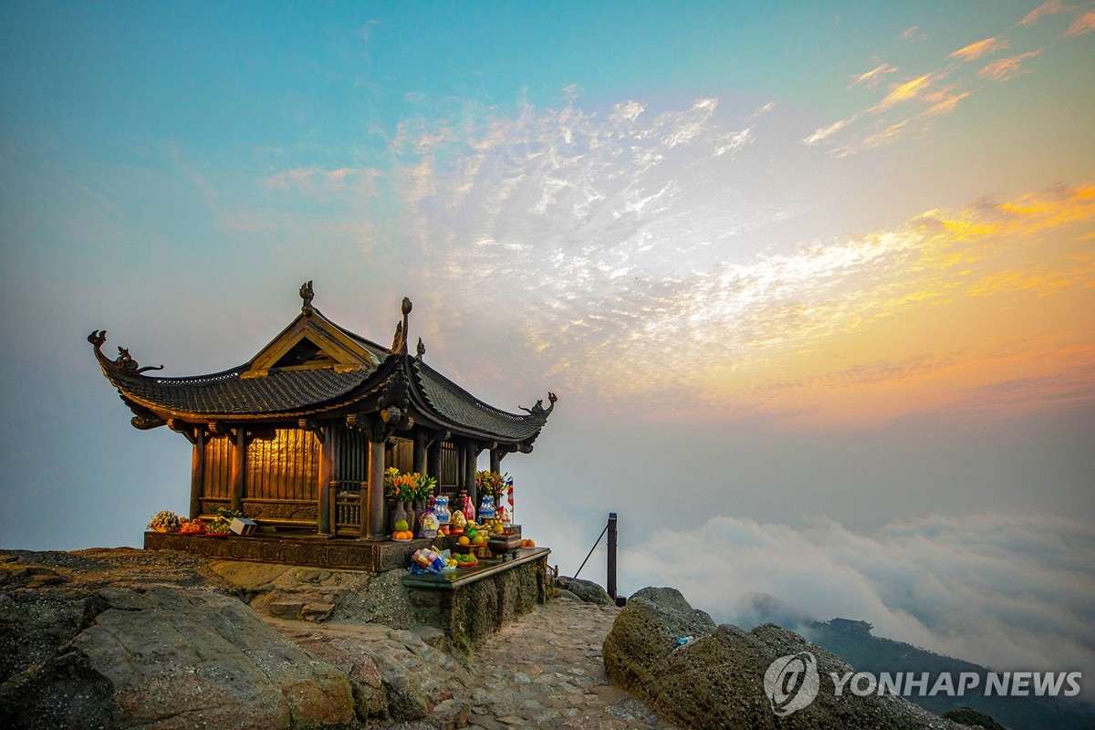옌뜨산 정상의 작은 절 쭈어동 [레거시 옌뜨-엠갤러리 제공. 재판매 및 DB 금지]