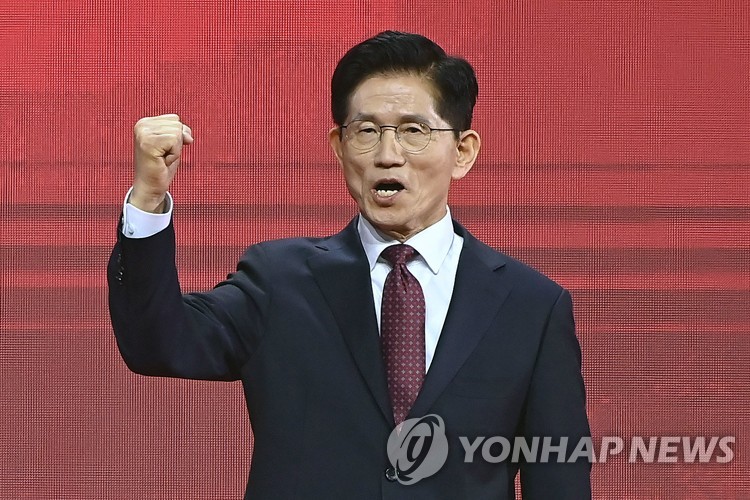 노동운동가 출신 김문수, 탄핵정국서 보수지지 발판 대선후보로