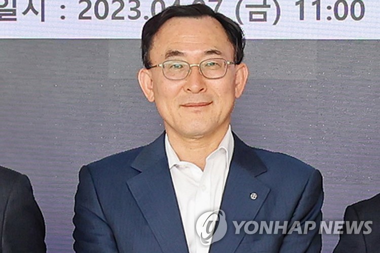 [속보] 정근수 전 신한은행 부행장 특검 출석…'김건희…