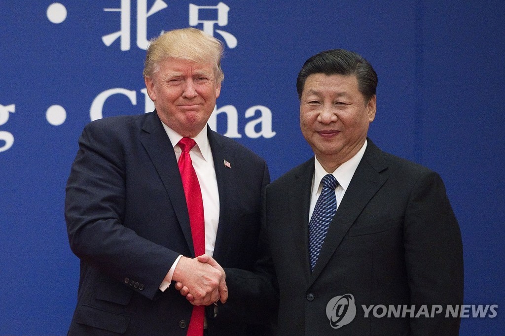 악수하는 트럼프 대통령과 시진핑 중국 국가주석
