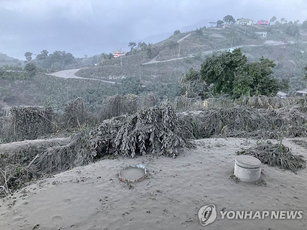 화산재에 덮인 세인트빈센트섬
