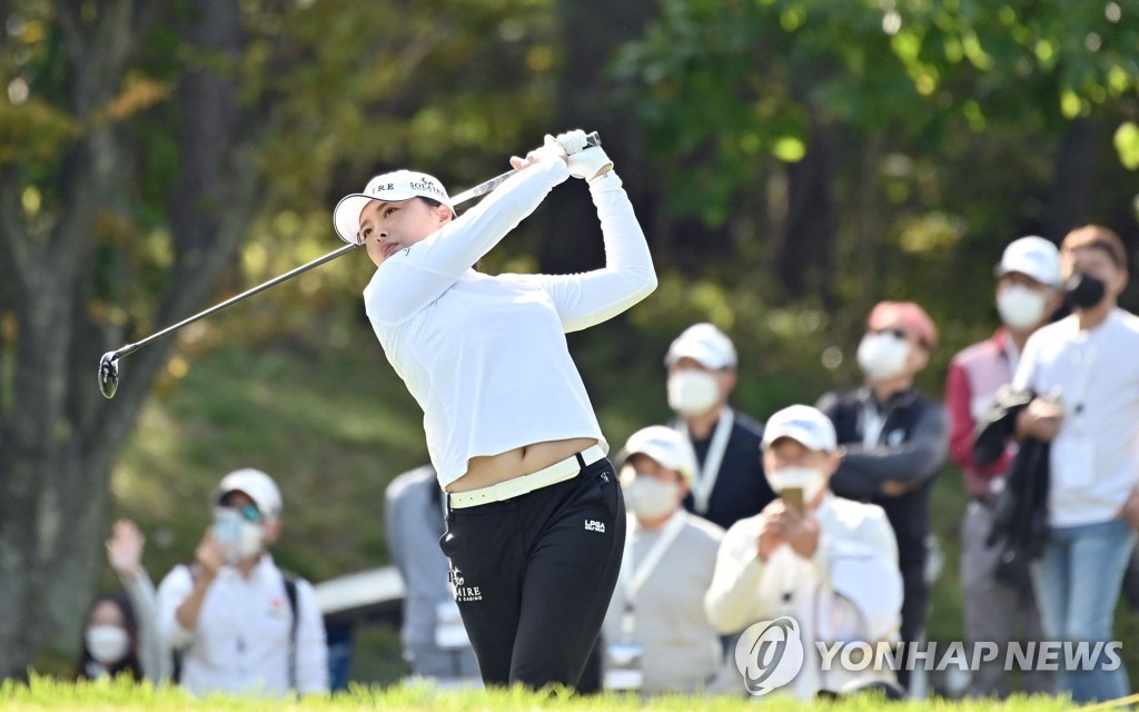 In this AFP photo, Ko Jin-young of South Korea tees off at the fifth hole during the final round of the BMW Ladies Championship at LPGA International Busan in Busan, some 450 kilometers southeast of Seoul, on Oct. 24, 2021. (Yonhap)