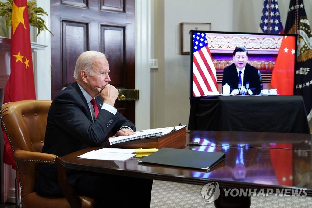 시진핑 주석과 화상 정상회담하는 바이든 대통령