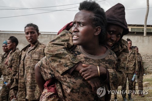 반군에 포로로 잡힌 에티오피아 군인