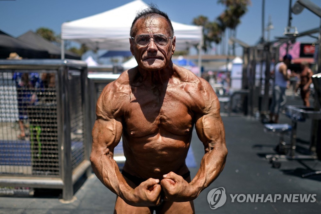 TOPSHOT-US-MUSCLE-BEACH-COMPETITION-BODYBUILDING