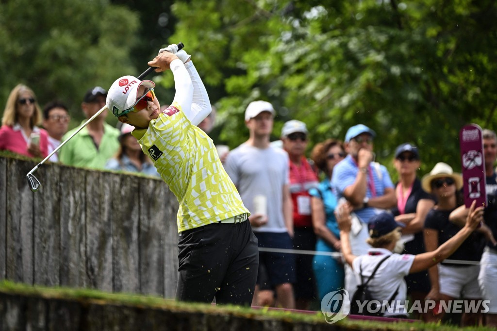 In this AFP file photo from July 23, 2022, Kim Hyo-joo of South Korea watches her shot during the third round of the Amundi Evian Championship at Evian Resort Golf Club in Evian-les-Bains, France. (Yonhap)
