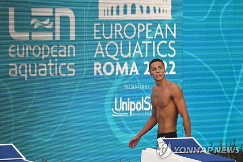 2022 유럽슈영선수권대회 남자 자유형 200ｍ에서 1분42초97의 세계주니어신기록으로 우승한 루마니아의 수영 기대주 다비드 포포비치.[AFP=연합뉴스]