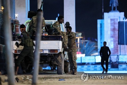 소말리아 호텔서 이슬람 무장단체 테러…"최소 13명 사망"(종합)