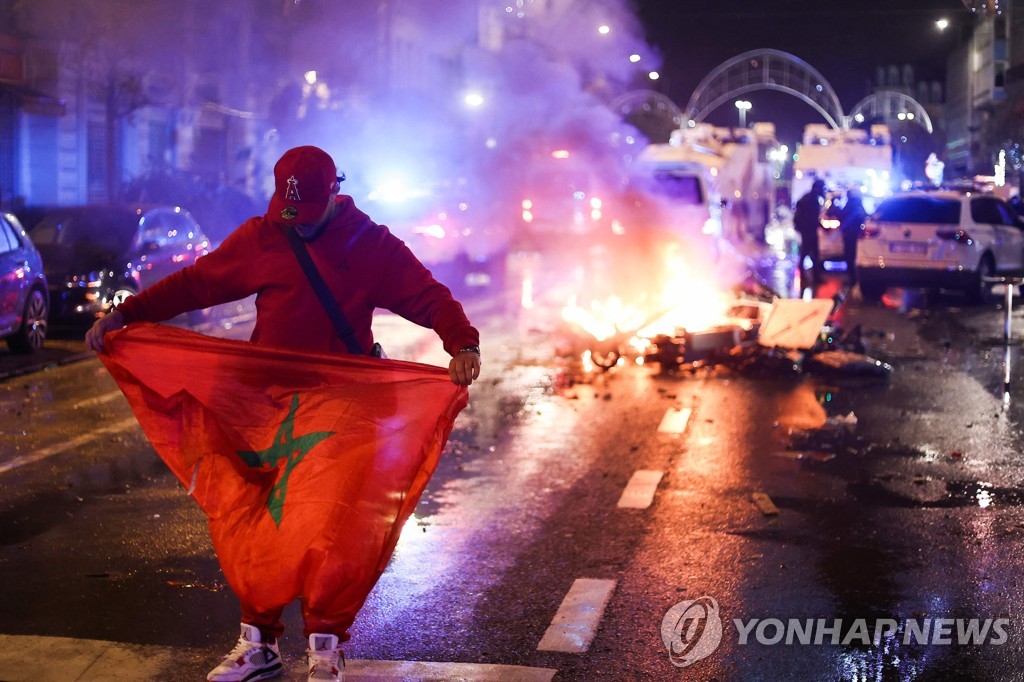 '승리에 도취'…벨기에에서 모로코 축구팬들 난동