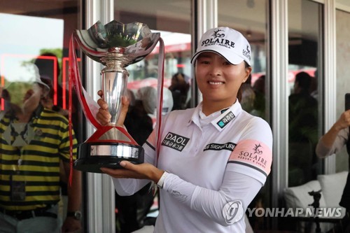 (LEAD) Ko Jin-young defends LPGA title in Singapore
