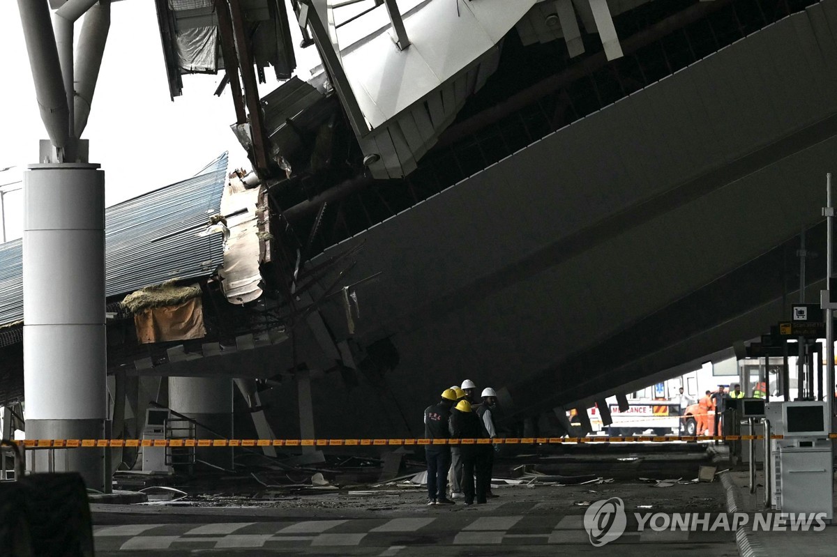 폭우에 붕괴된 뉴델리 공항 시설