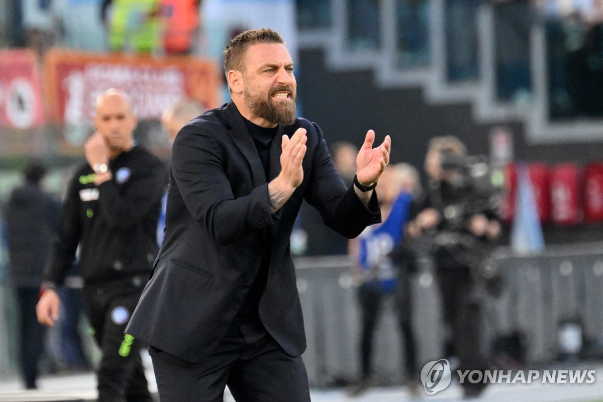 이탈리아 프로축구 AS로마, '구단 레전드' 데로시 감독과 결별