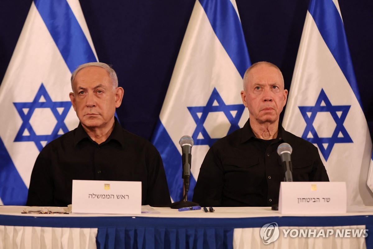 벤야민 네타냐후 이스라엘 총리(좌)와 요아브 갈란트 전 국방장관(우)