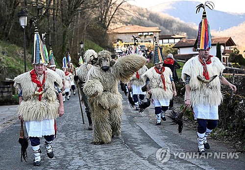 '악귀야 물러가라!'…스페인 지역 전통 축제 '요알두나크'