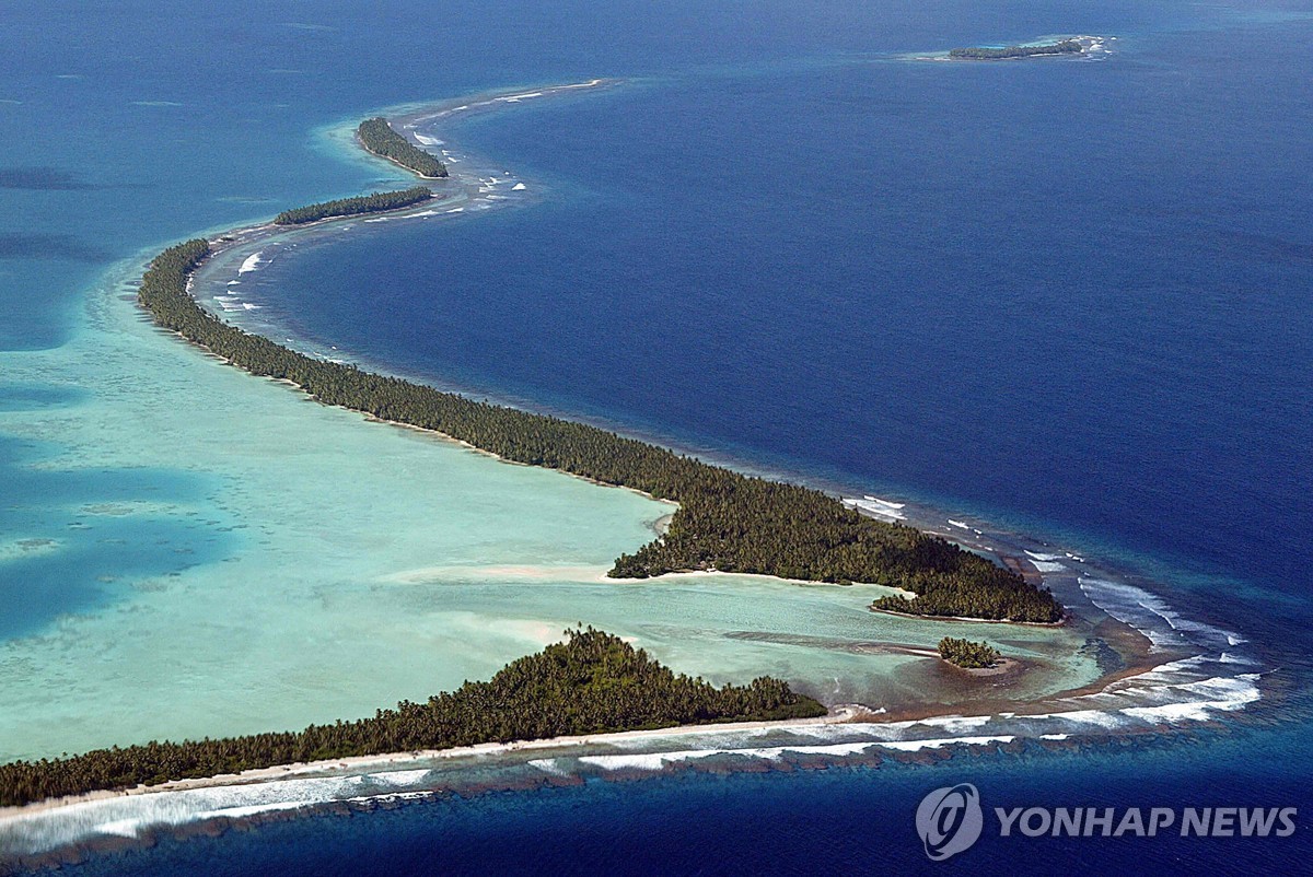 '가라앉는 섬나라' 투발루, 국민 38%가 호주행 영주…